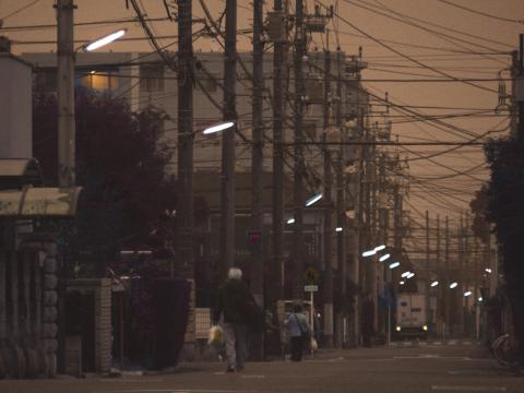 街路灯点灯中の画像