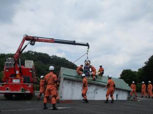 署による救助訓練