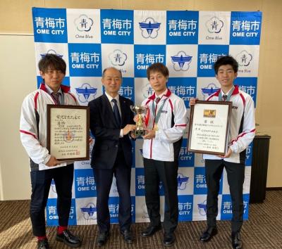 11月29日表敬訪問（第72回全国青年大会フットサルの部優勝チームCOMPARE）の写真