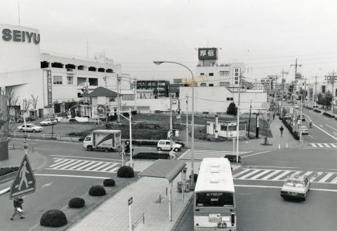 平成1年の河辺駅前