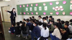 下駄箱でのお出迎え➀