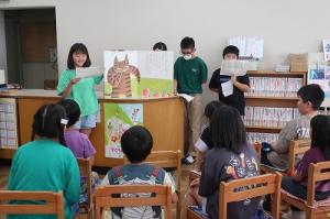 中休み図書室で