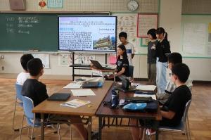 発表する子供たち
