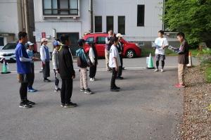 旅館前で朝の会