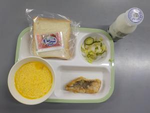 給食の写真