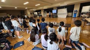 出前授業を受ける児童たち