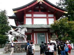 宝物殿見学の様子