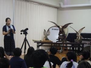 お話を聞く様子