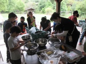 飯盒炊爨の様子