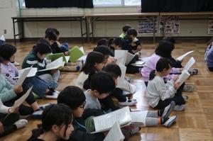 真剣に歌の練習