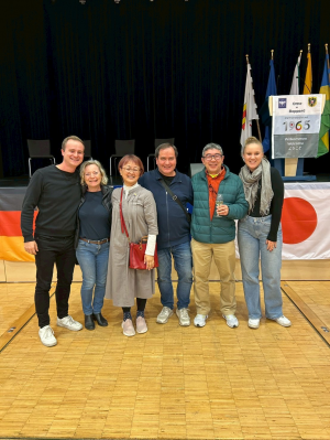 ホストファミリーと団員