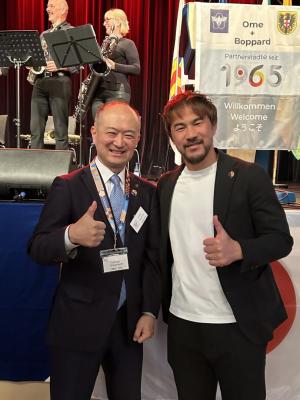 大勢待市長と岡崎選手