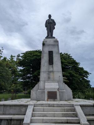 松江春次の像の写真