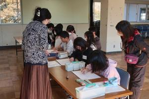 真剣に取り組む子供たち