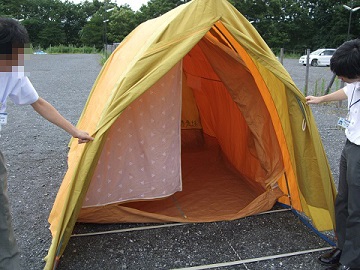 キャンプ用テント（黄・青）の画像2