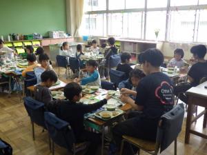 給食3