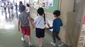 学校探検の様子2
