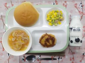 給食の写真