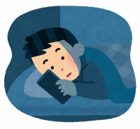 夜中にスマホを見ている人