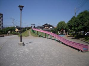 植木内公園のローラー滑り台の写真